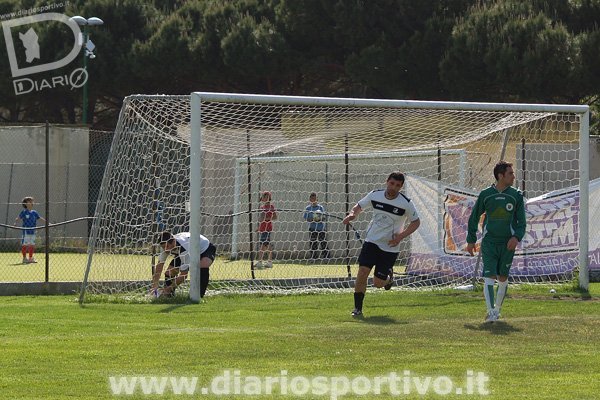 Matacena recupera velocemente il pallone dopo aver accorciato le distanze